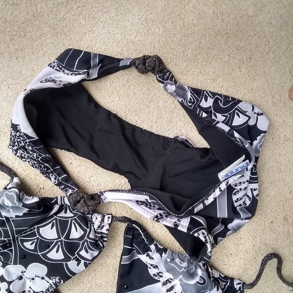 Plunge Bikini >> STUNNING and CUTE MUST HAVE !! - Picture 4 of 5